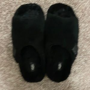 Ugg slippers black 9 like new